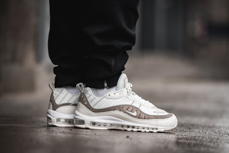 Air max 98 se hotsell on feet